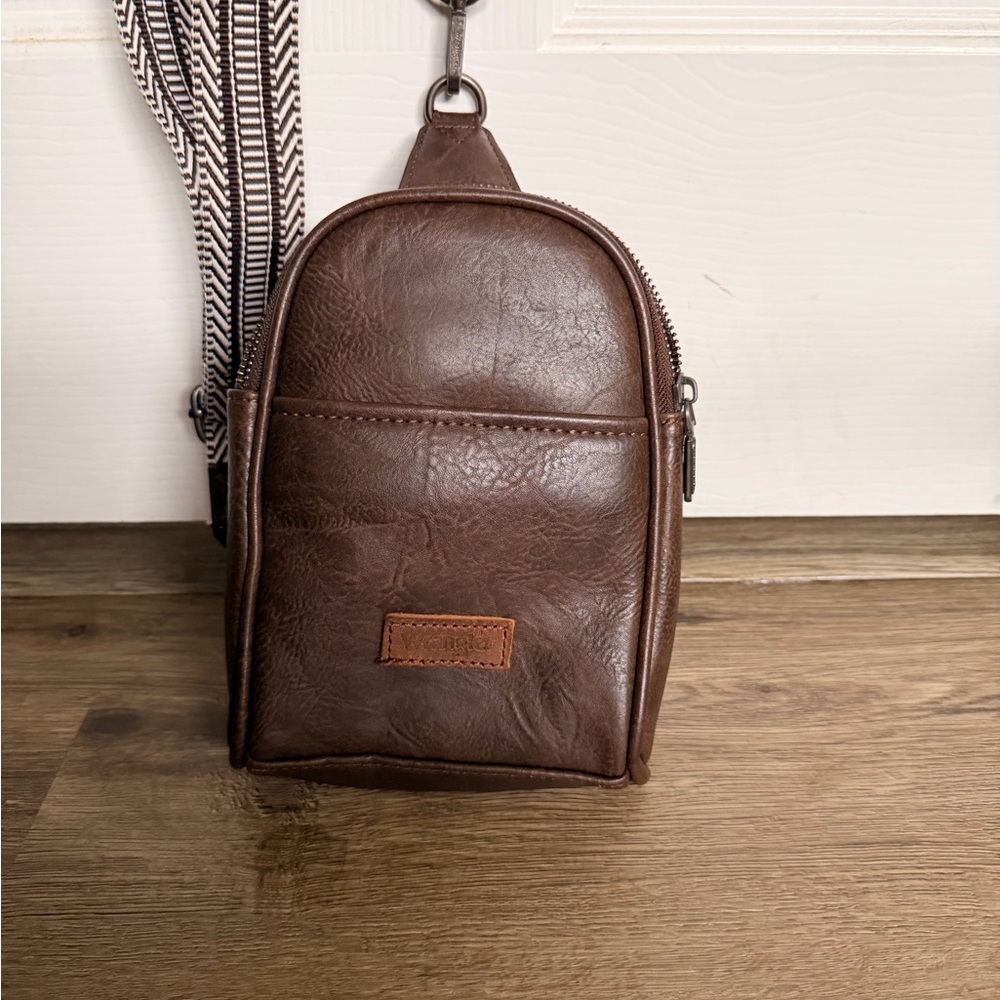 Wrangler crossbody